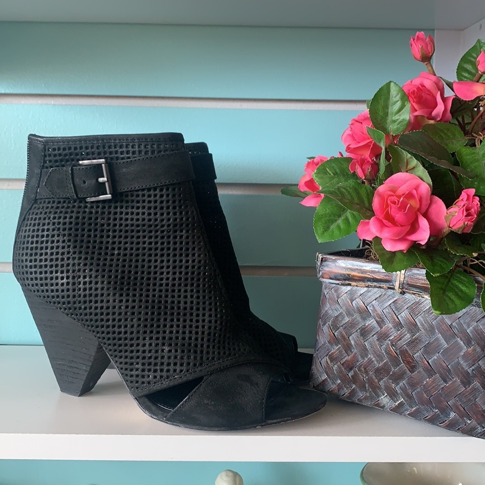 Netted open toe boot with chunked heel